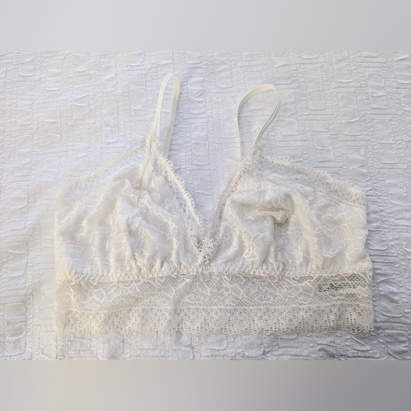 ⭐*New w/o Tags!* White Soma Embraceable Lace Bralette - Picture 2 of 6